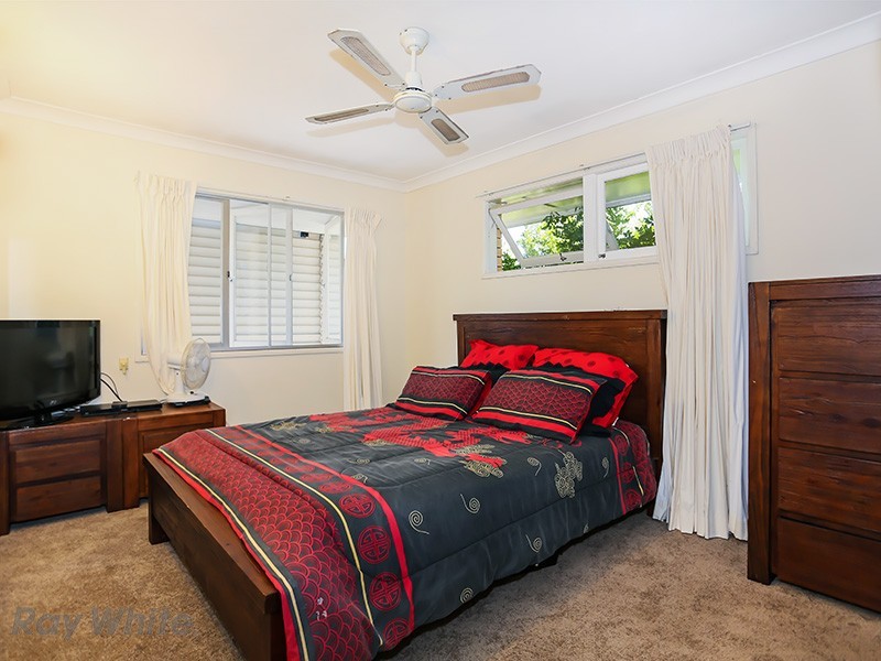 17 Fontaine Street, Stafford Heights QLD 4053