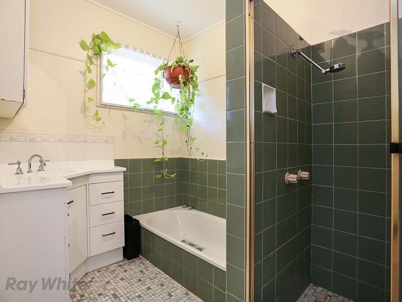 17 Fontaine Street, Stafford Heights QLD 4053