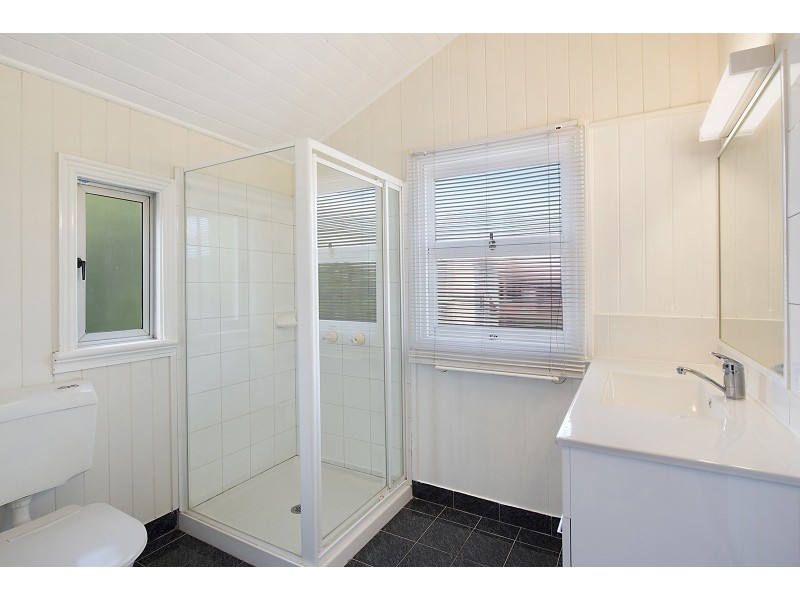 4 Inglis Street, Grange QLD 4051