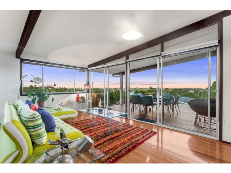 8 Koolewong Street, Stafford Heights QLD 4053