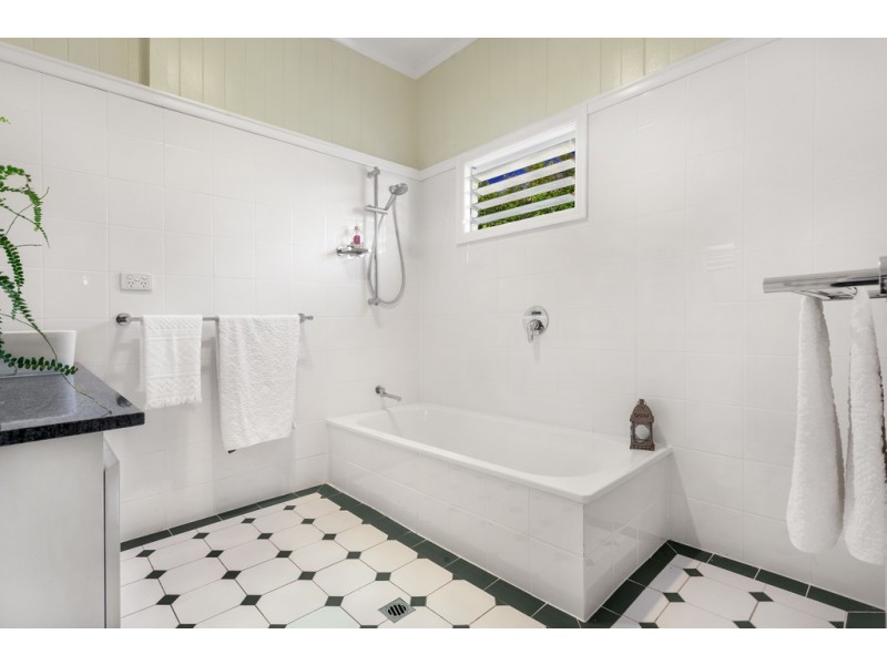 36 Banksia Avenue, Ashgrove QLD 4060