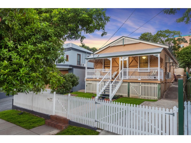 49 Wooloowin Avenue, Wooloowin QLD 4030