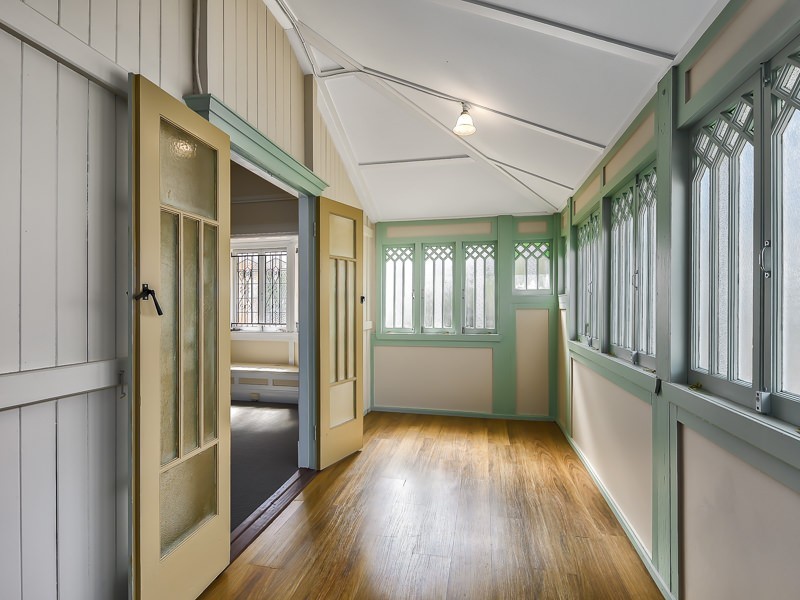 90 Lansdowne Street, Newmarket QLD 4051