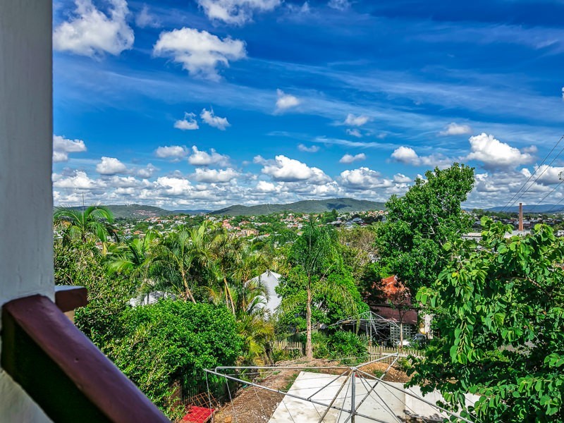 90 Lansdowne Street, Newmarket QLD 4051