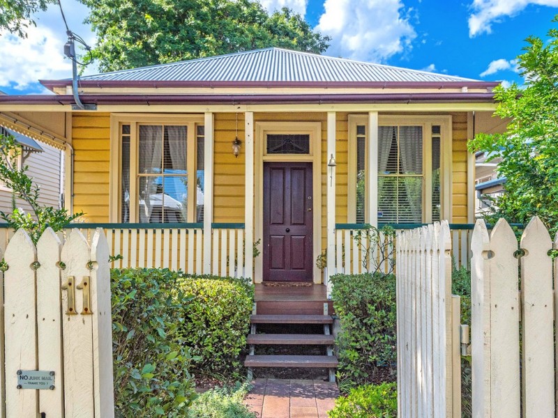11 Grove Street, Albion QLD 4010