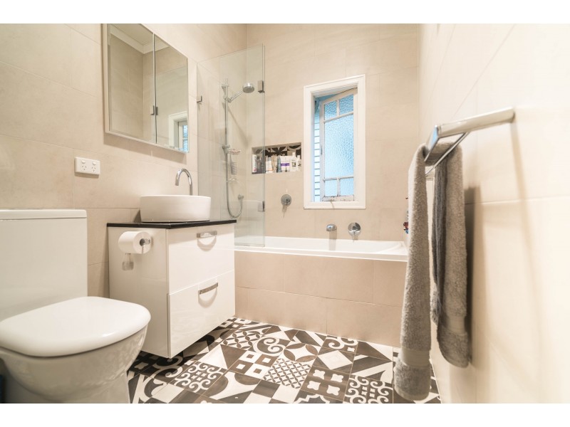 44 Bale Street, Albion QLD 4010