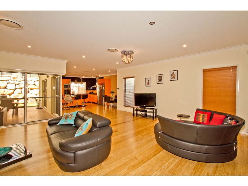 3 Merino Close, Ferny Hills QLD 4055