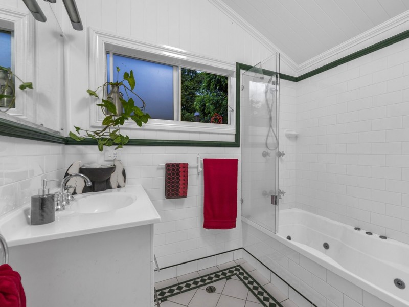 64 The Drive, Bardon QLD 4065