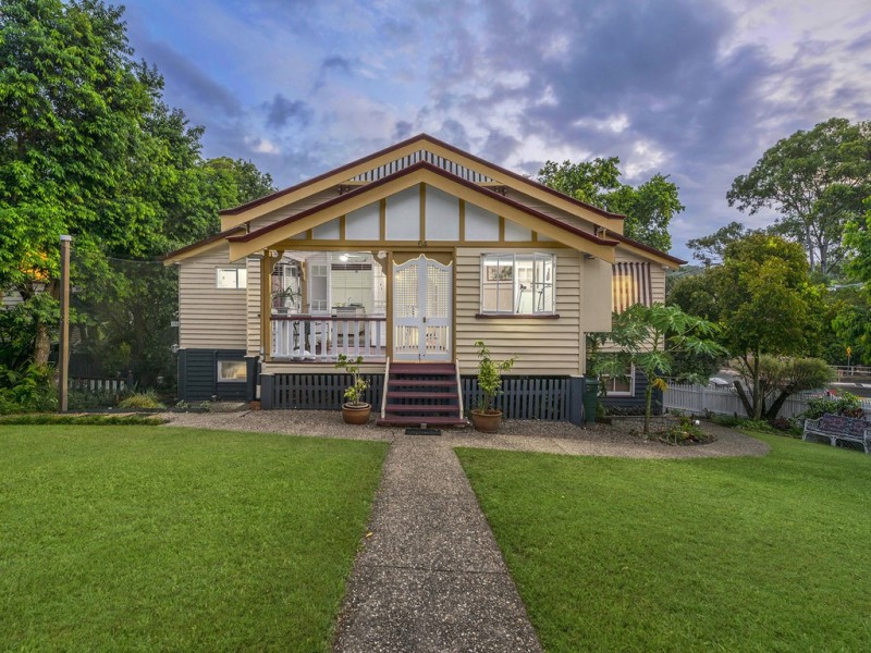 64 The Drive, Bardon QLD 4065