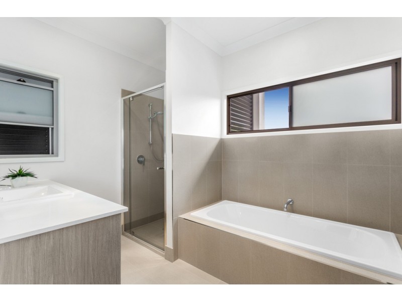 31 Ferguson Road, Wavell Heights QLD 4012