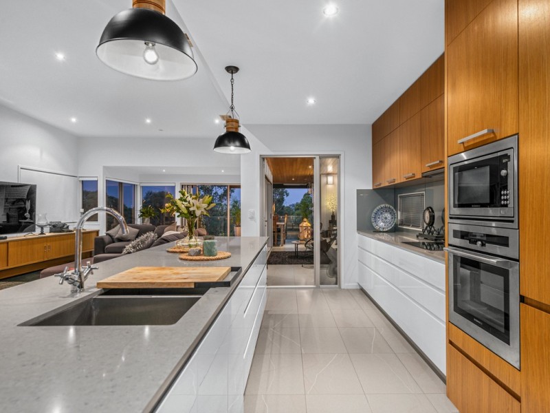 106 Stuartholme Road, Bardon QLD 4065