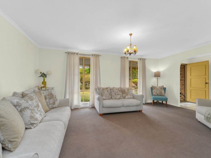 53 Leonarda Drive, Ferny Hills QLD 4055