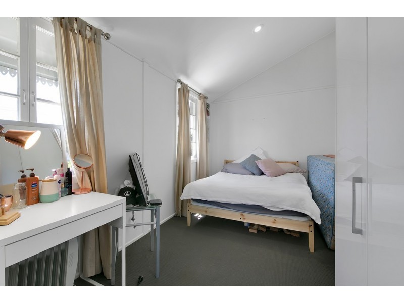 109 Raceview Avenue, Hendra QLD 4011