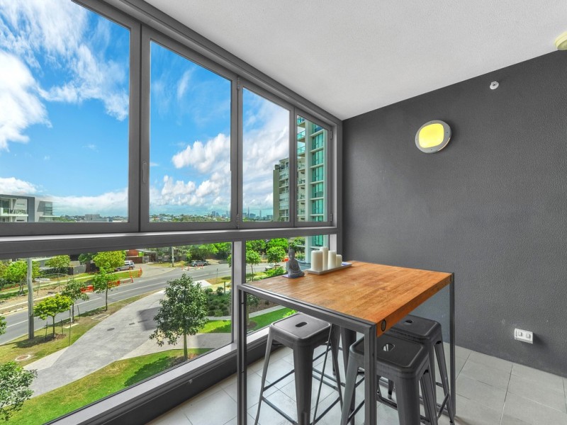 20309/8 Harbour Road, Hamilton QLD 4007