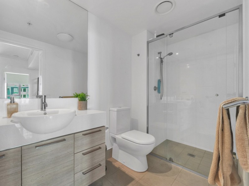 20309/8 Harbour Road, Hamilton QLD 4007