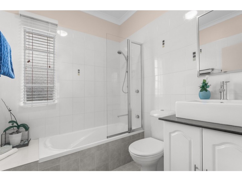 48 Raceview Avenue, Hendra QLD 4011