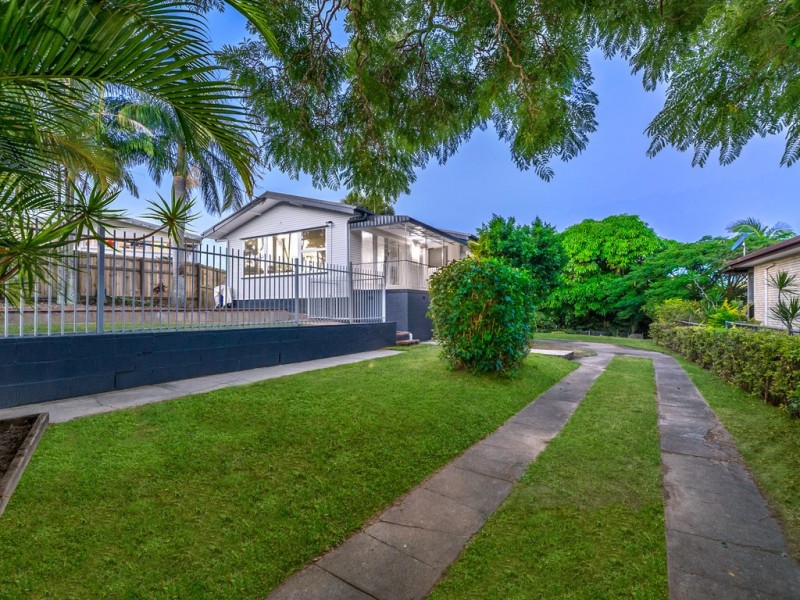 5 Winton Street, Stafford Heights QLD 4053