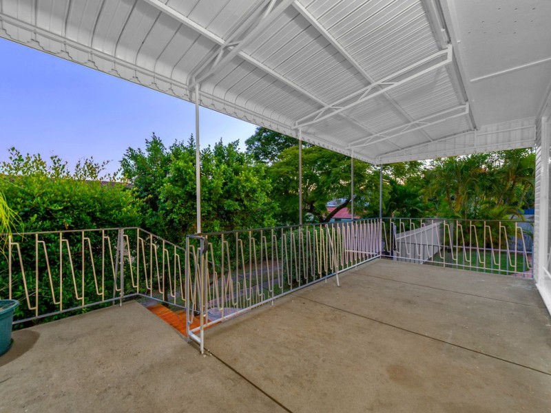 5 Winton Street, Stafford Heights QLD 4053