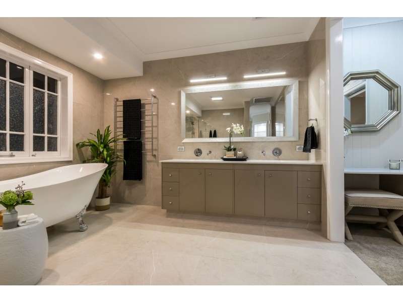 10 Hawthorne Road, Hawthorne QLD 4171