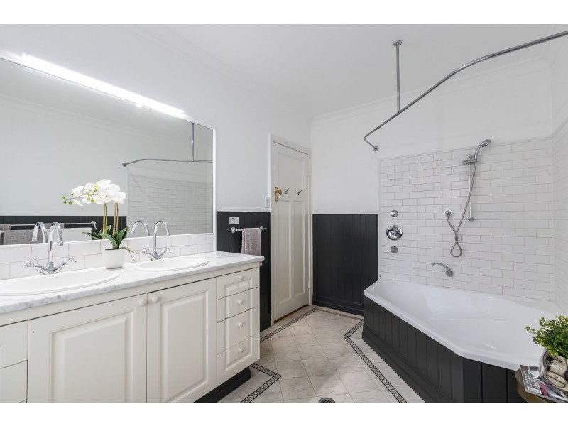 10 Hawthorne Road, Hawthorne QLD 4171