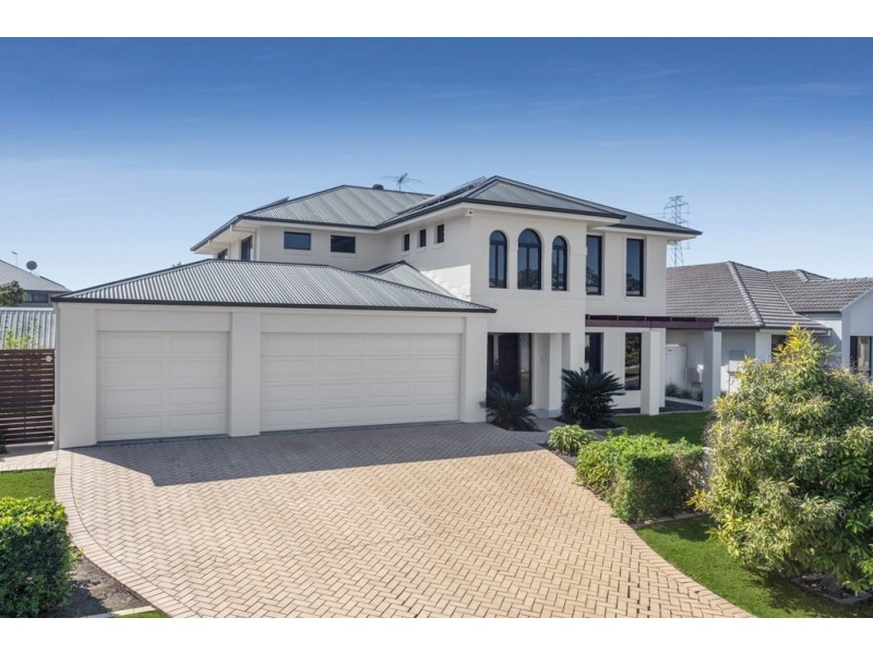 4 Oltrarno Place, Bridgeman Downs QLD 4035