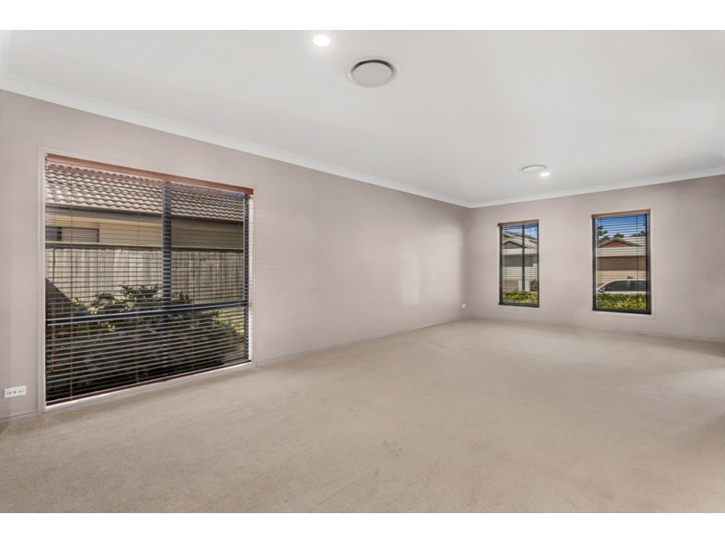 4 Oltrarno Place, Bridgeman Downs QLD 4035
