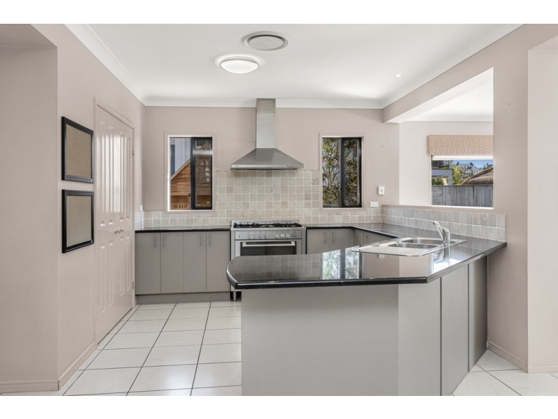 4 Oltrarno Place, Bridgeman Downs QLD 4035