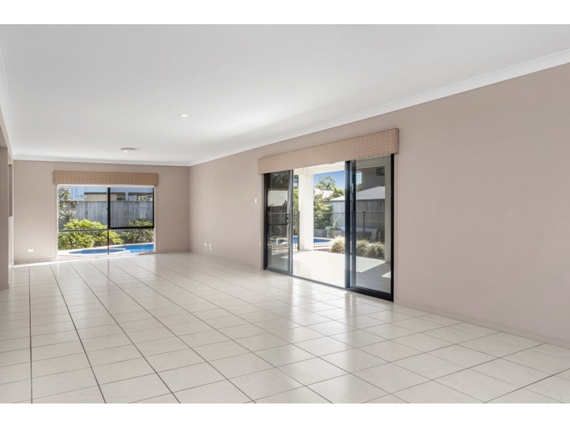 4 Oltrarno Place, Bridgeman Downs QLD 4035