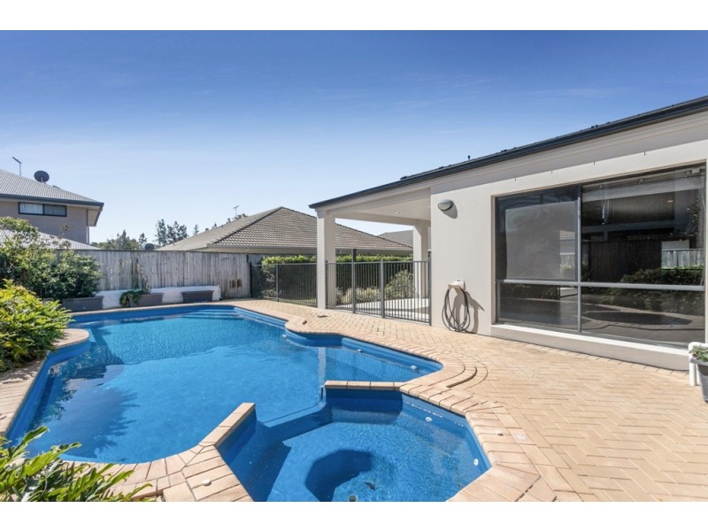 4 Oltrarno Place, Bridgeman Downs QLD 4035