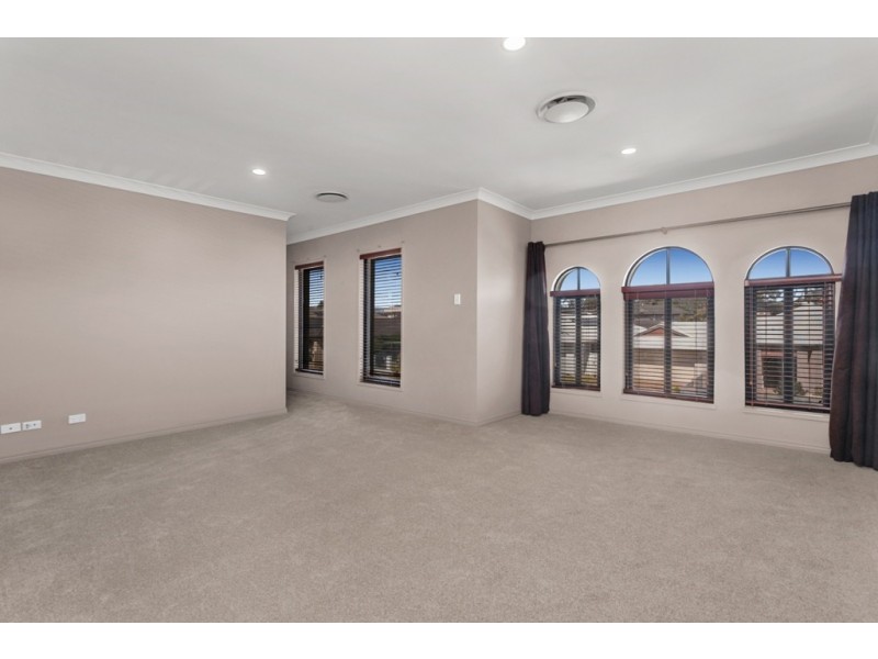 4 Oltrarno Place, Bridgeman Downs QLD 4035