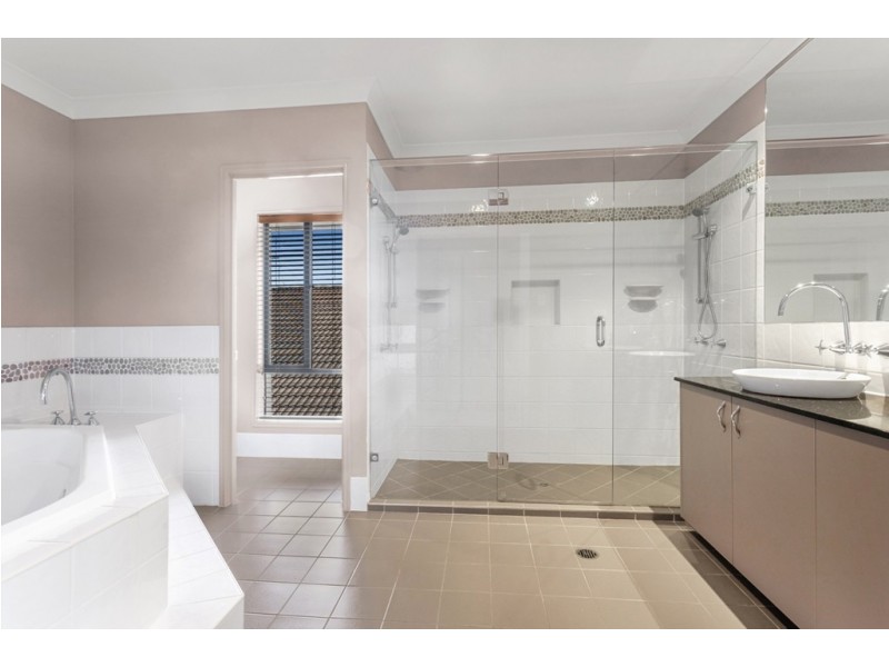 4 Oltrarno Place, Bridgeman Downs QLD 4035