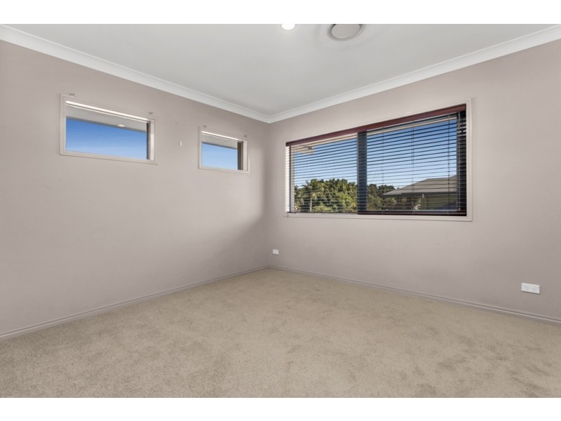 4 Oltrarno Place, Bridgeman Downs QLD 4035