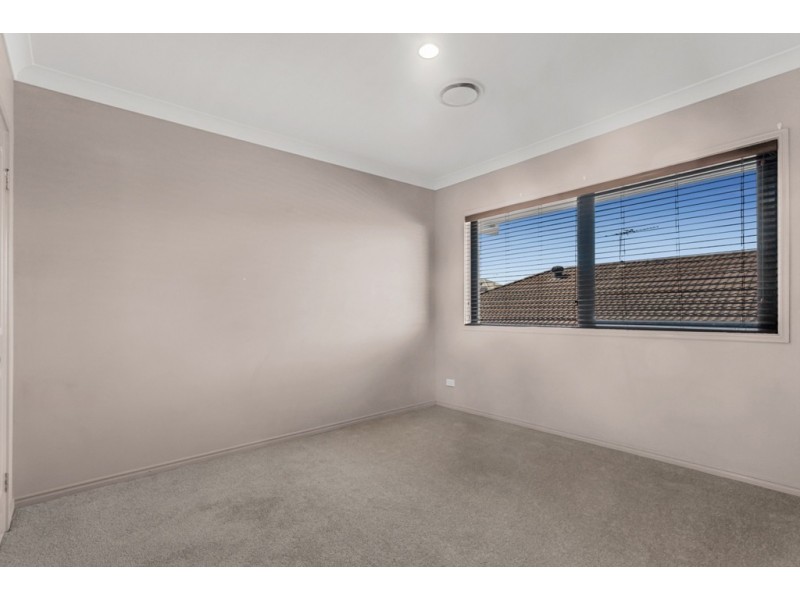 4 Oltrarno Place, Bridgeman Downs QLD 4035