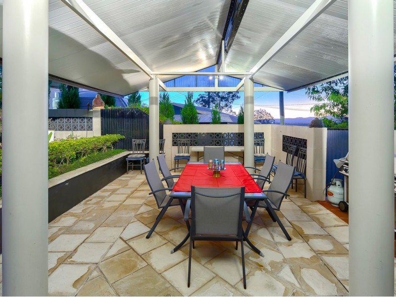 8 Rogers Parade West, Everton Park QLD 4053