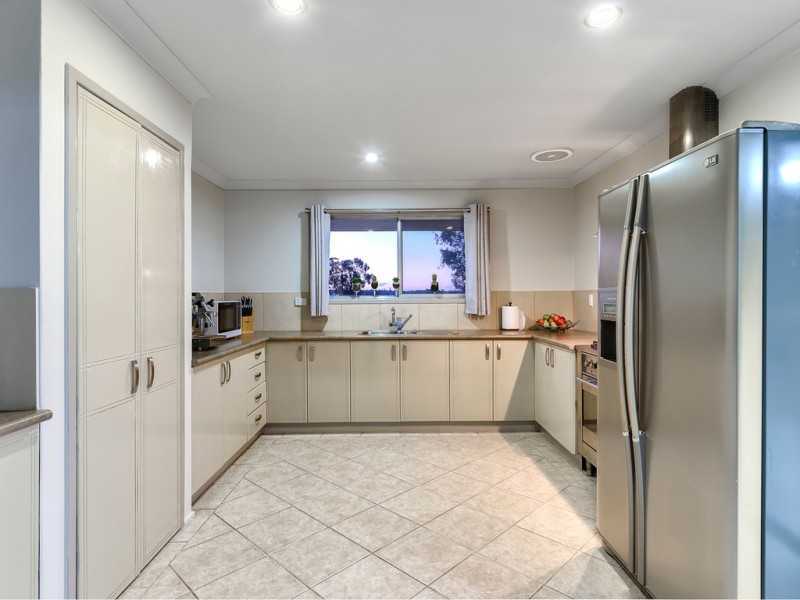 8 Rogers Parade West, Everton Park QLD 4053