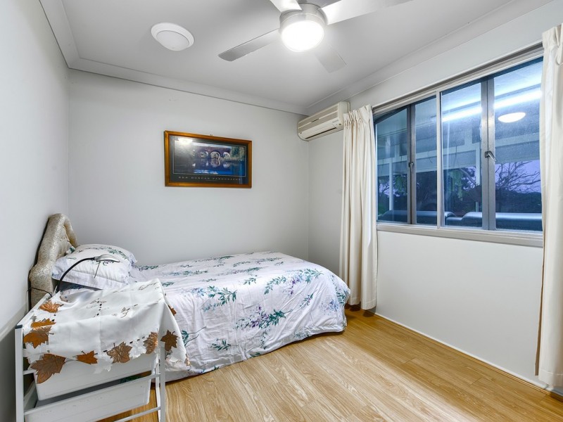 8 Rogers Parade West, Everton Park QLD 4053