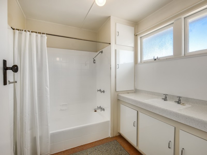 251 Bennetts Road, Norman Park QLD 4170