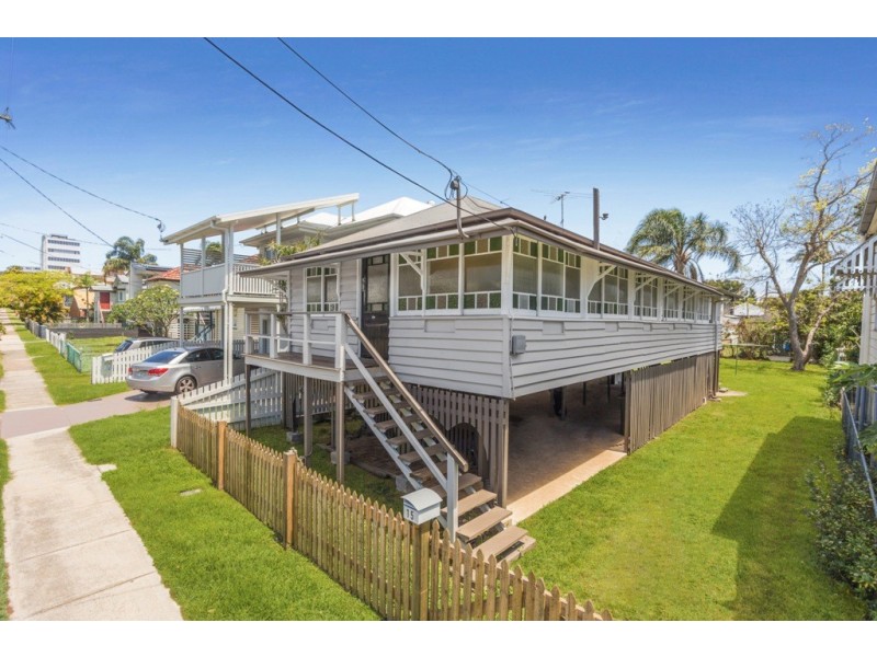 15 Chestnut Street, Wynnum QLD 4178