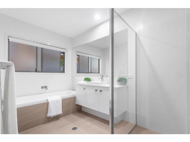 27 Fairleigh Street, Windsor QLD 4030