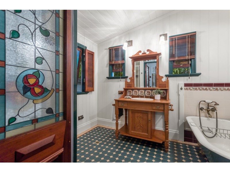 9 Roseby Avenue, Clayfield QLD 4011