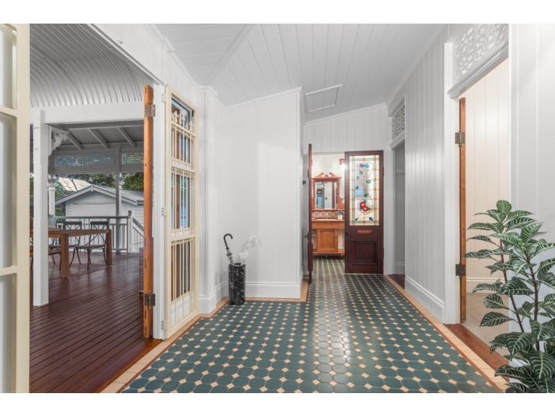 9 Roseby Avenue, Clayfield QLD 4011