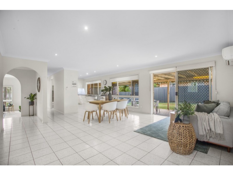 1 Lytham Court, Albany Creek QLD 4035