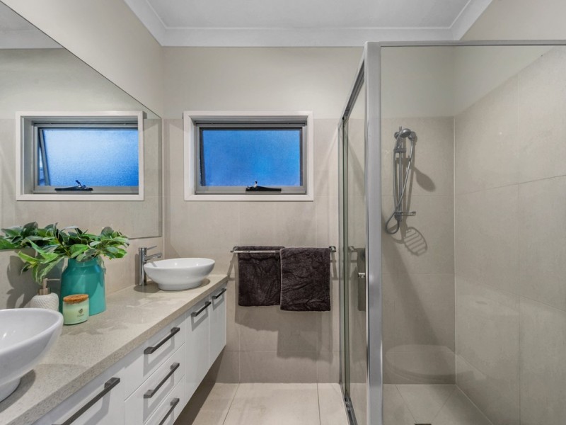 2/76 Rose Lane, Gordon Park QLD 4031