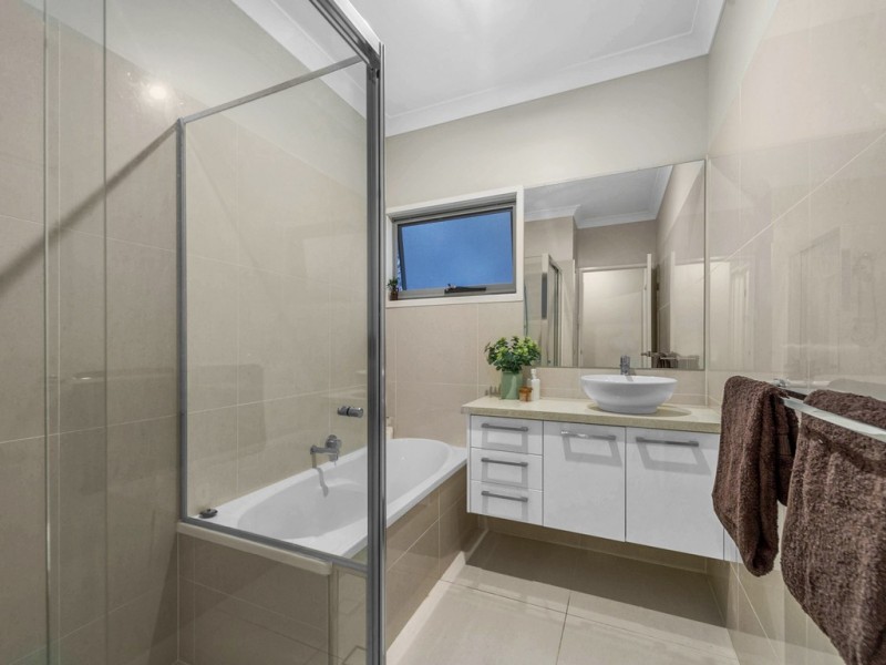 2/76 Rose Lane, Gordon Park QLD 4031