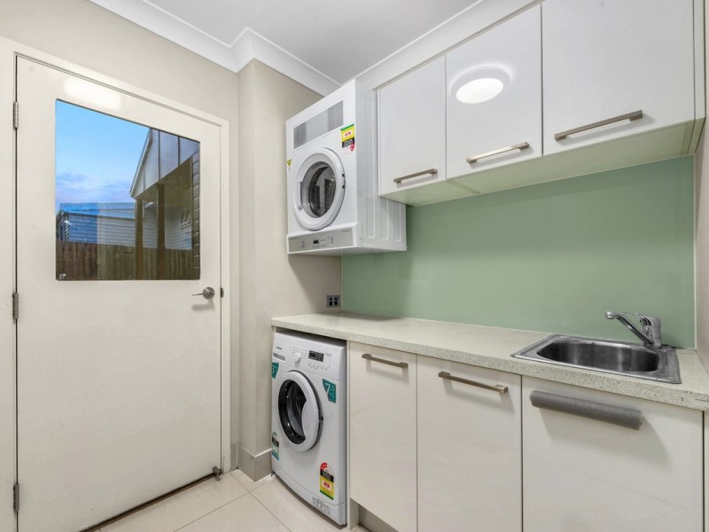 2/76 Rose Lane, Gordon Park QLD 4031