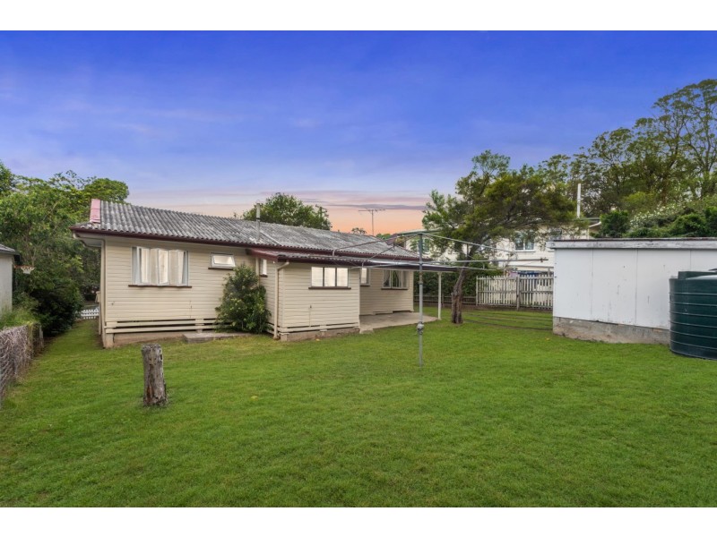 4 Alcester Street, Grange QLD 4051