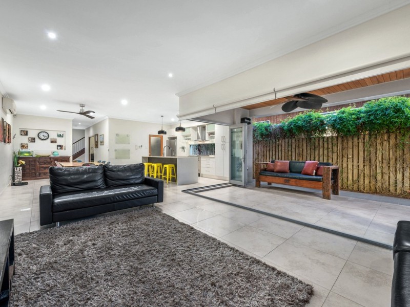 69 Lancelot Street, Tennyson QLD 4105