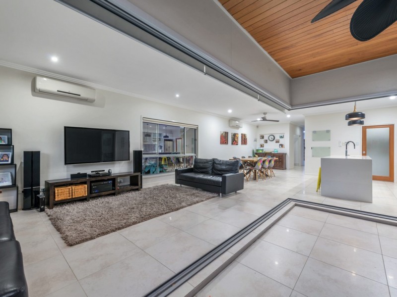 69 Lancelot Street, Tennyson QLD 4105