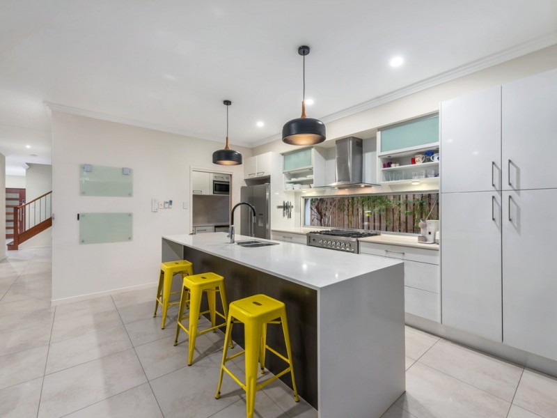 69 Lancelot Street, Tennyson QLD 4105