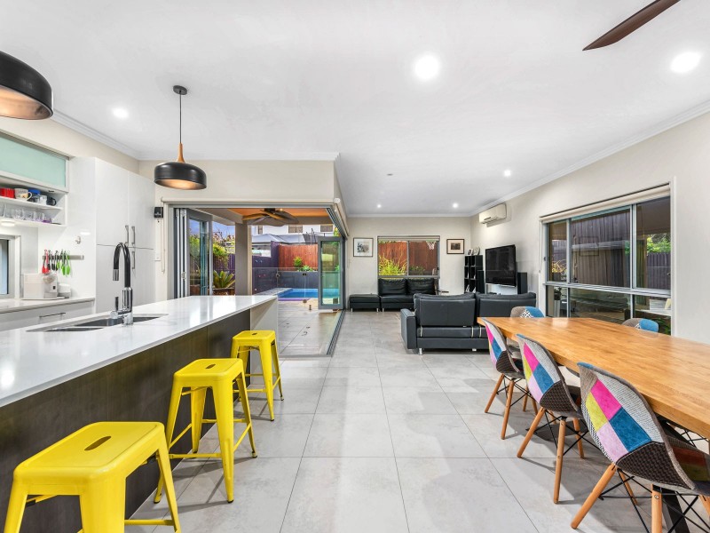 69 Lancelot Street, Tennyson QLD 4105